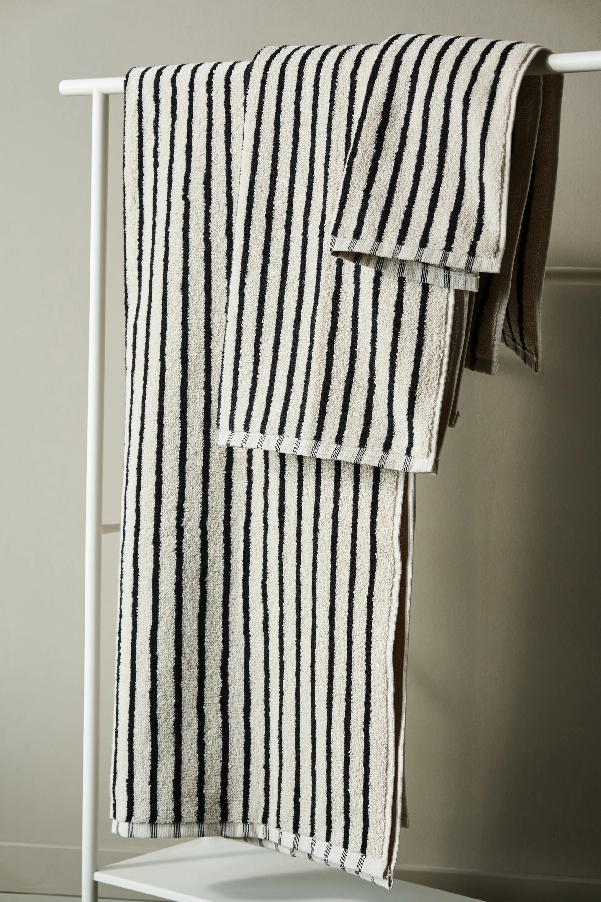 Drift håndklæde 30x50 cm, Hvid-sort Scandi Living