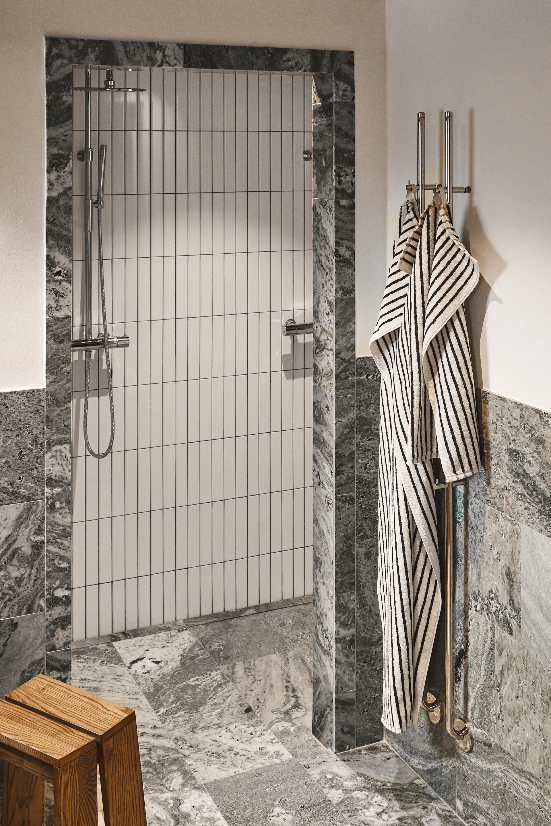 Drift håndklædesæt 4 dele - Hvid-sort Scandi Living