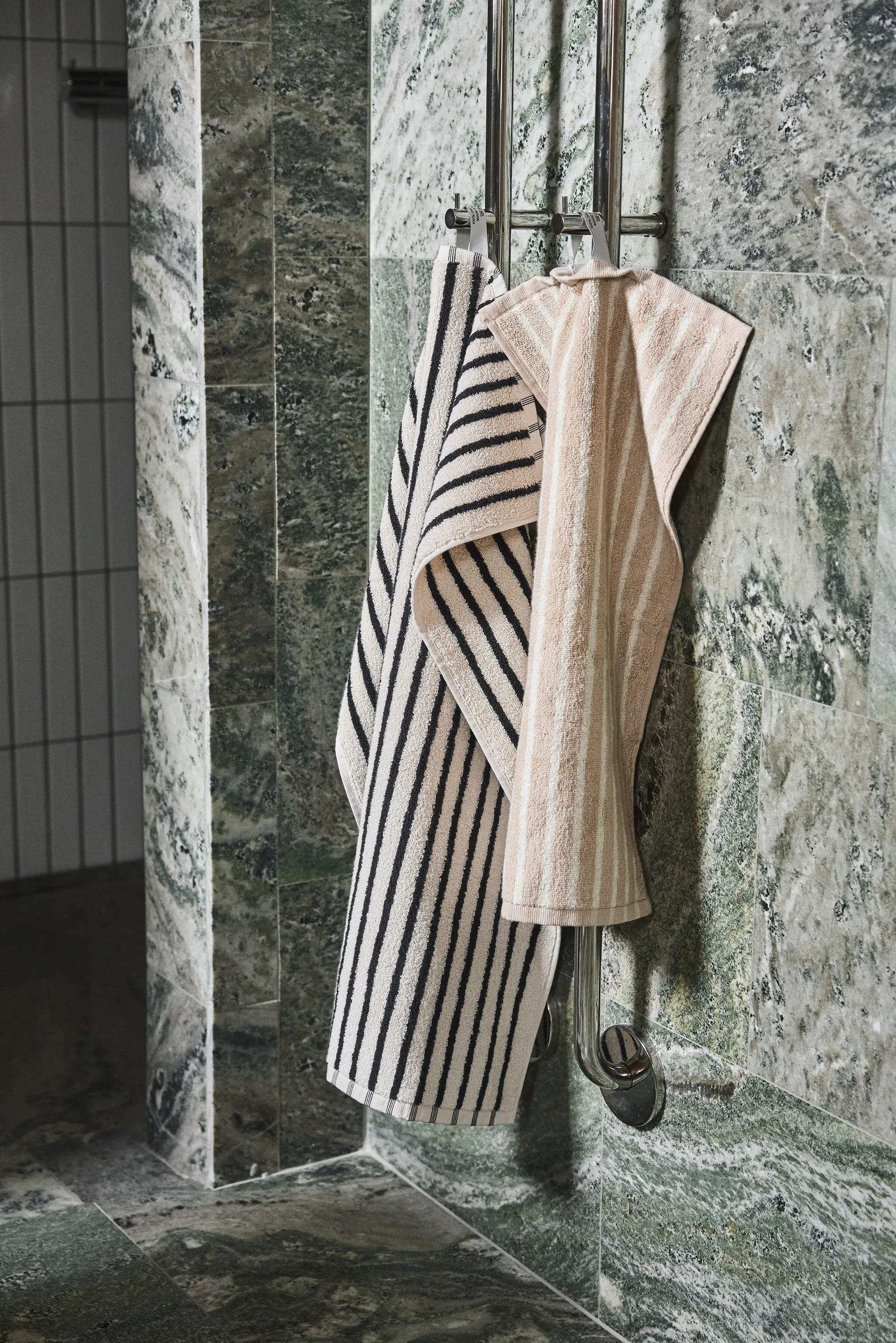 Drift håndklædesæt 4 dele - Hvid-sort Scandi Living