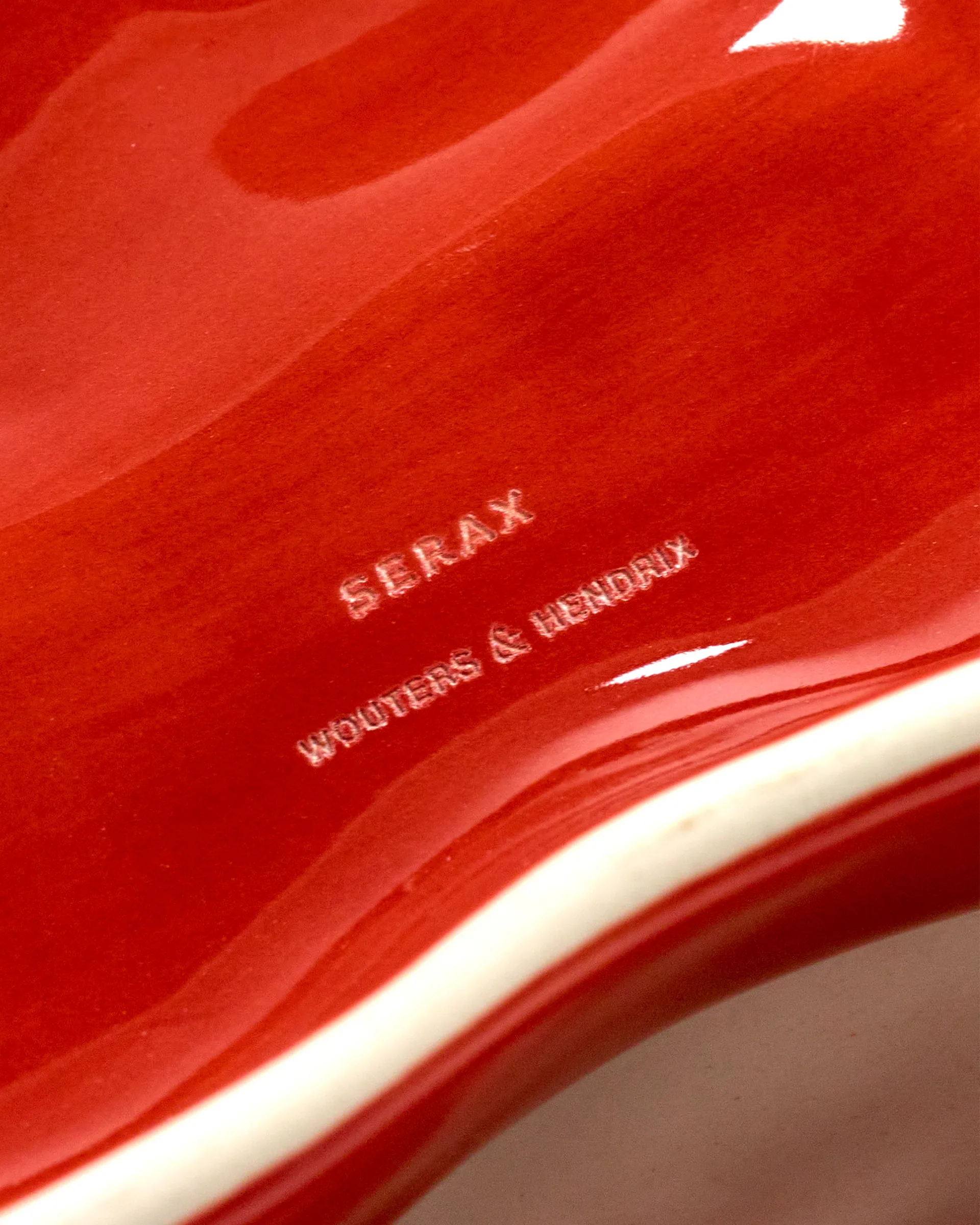 Les Objets Mouleversants bakke S, Red Serax