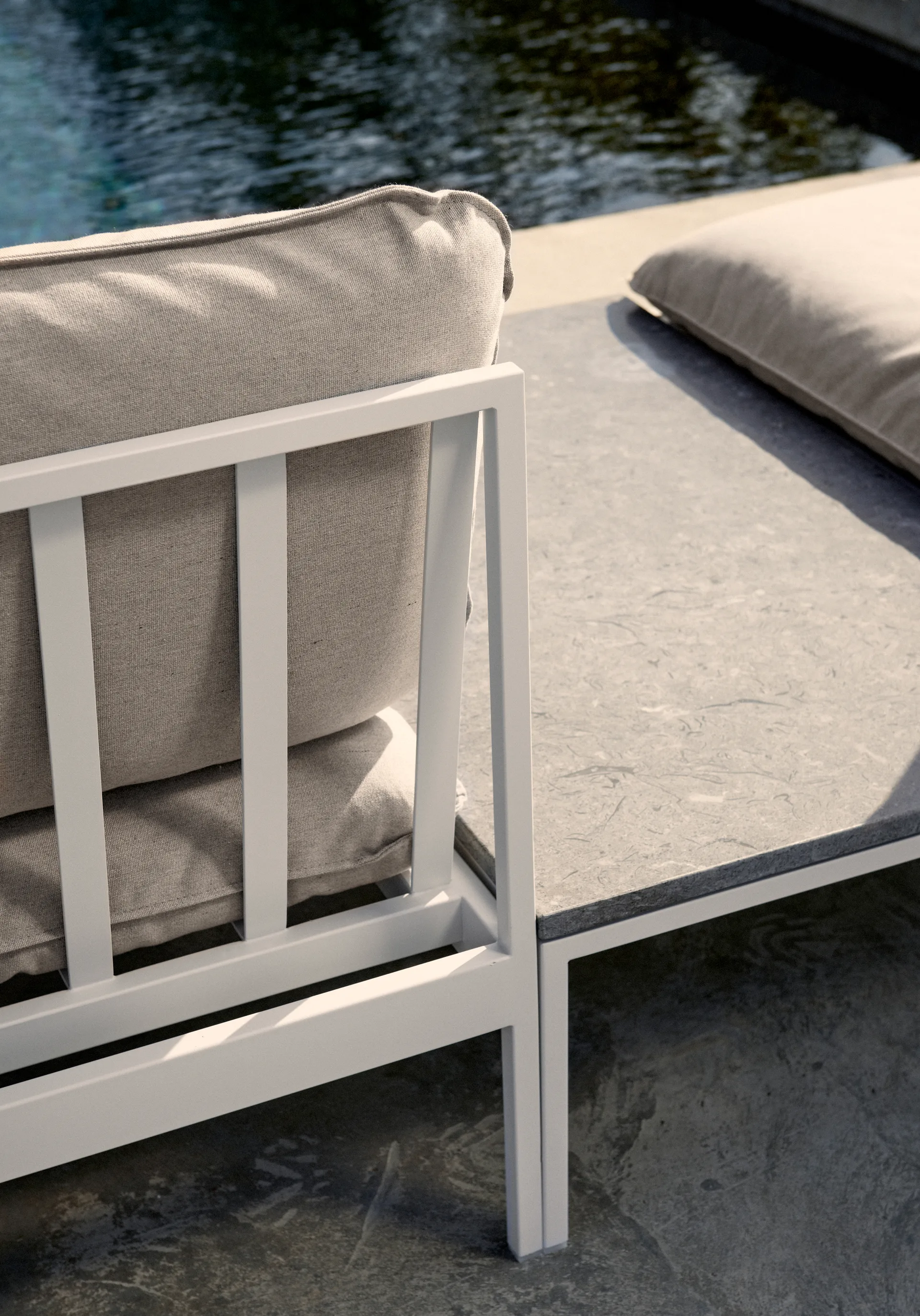 Bönan hjørnemodul lysegrå aluminium-beige linned Skargaarden