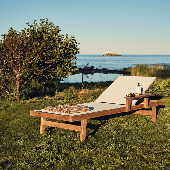 Djurö solseng, Batyline white, teak Skargaarden