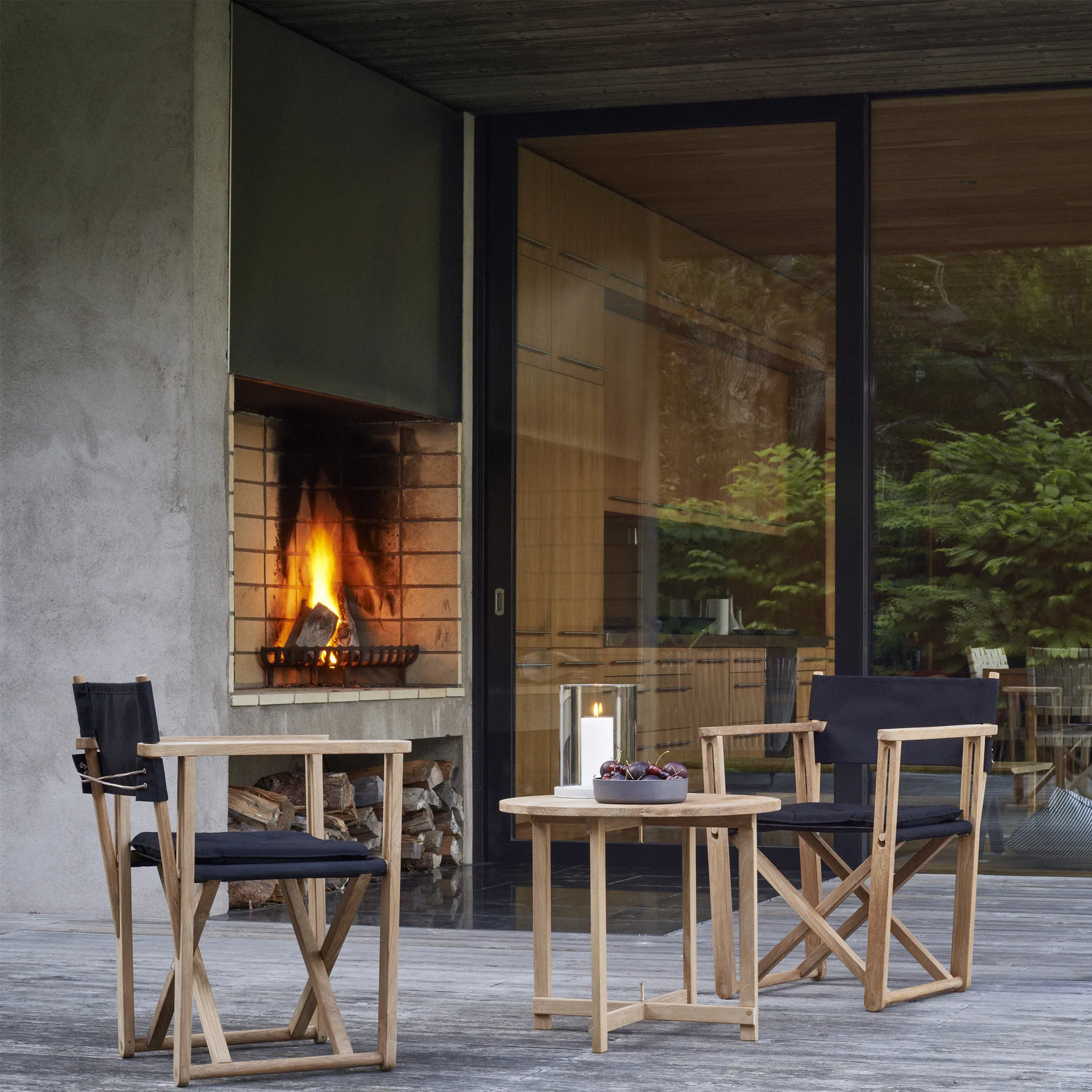 Kryds sidebord, Teak Skargaarden