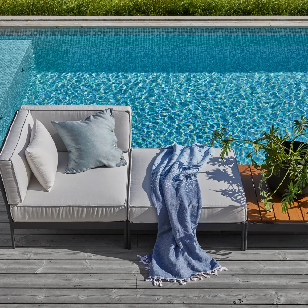 Lidö modulsofa, Sunbrella Deave silver grey, hjørnedel, mørkegrå aluminiumsramme Skargaarden