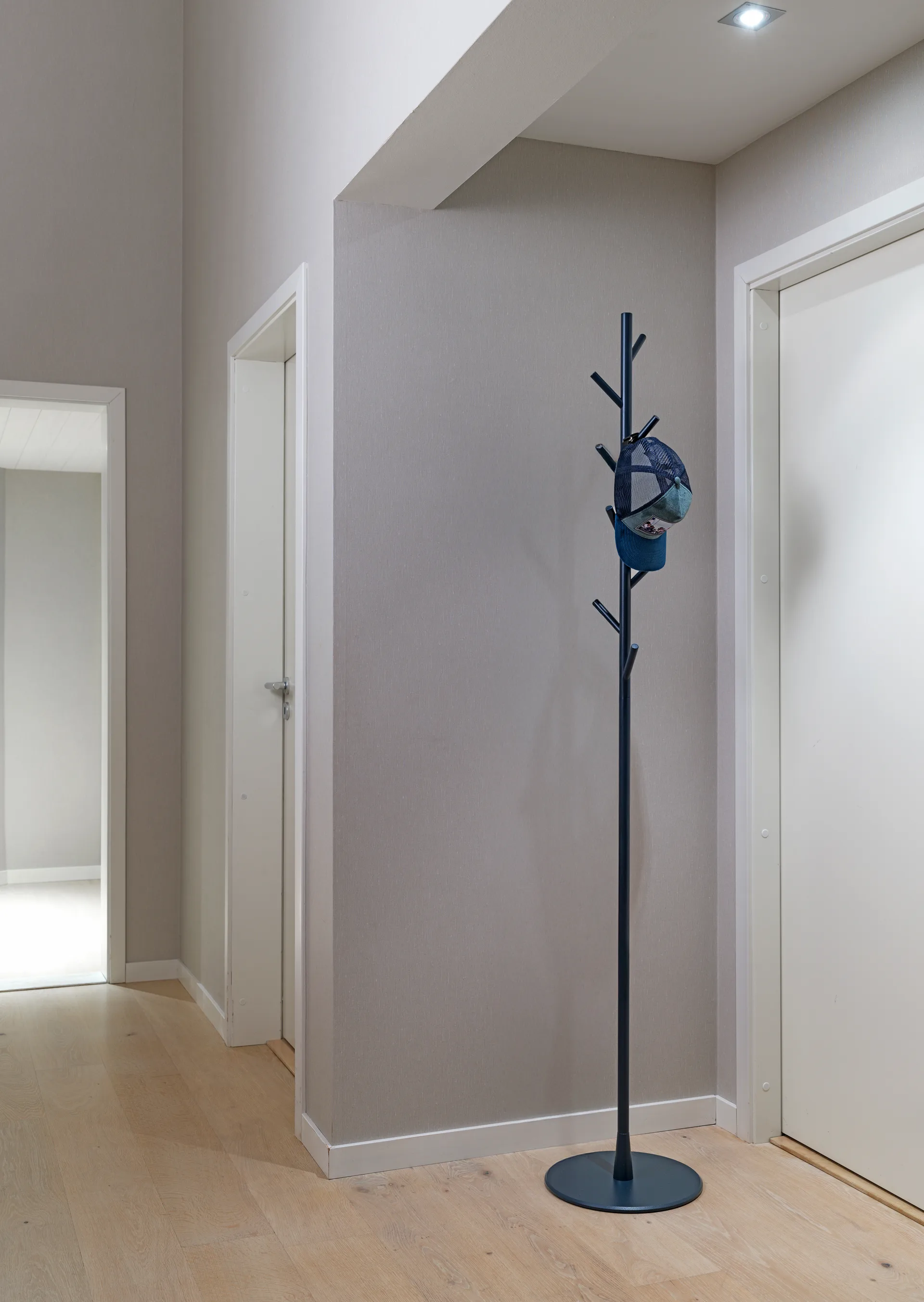 Sticks klædeophæng – gulv, Tistel SMD Design