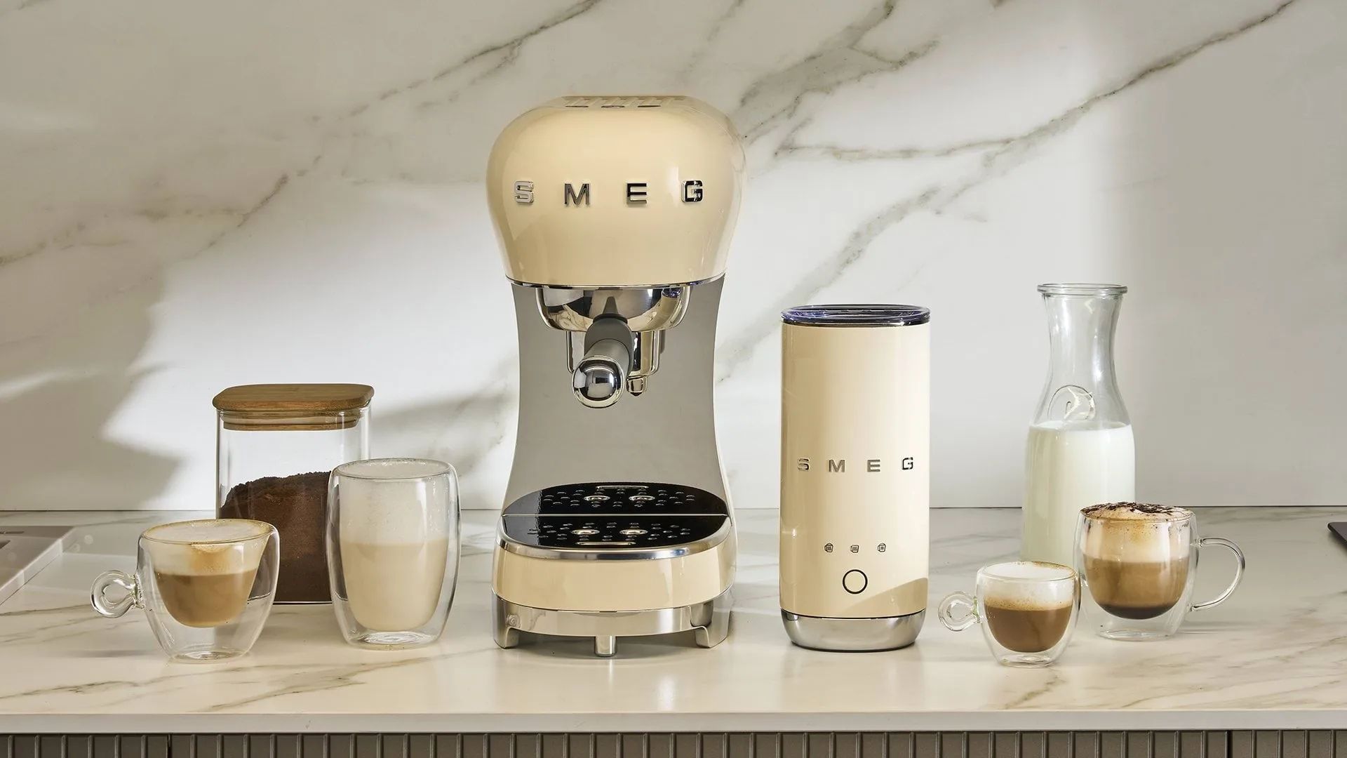 Smeg 50's Style espressomaskine med mælkeskummer, Creme Smeg