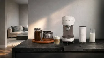 Smeg 50's Style espressomaskine med mælkeskummer - Hvid - Smeg