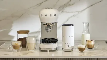 Smeg 50's Style espressomaskine med mælkeskummer - Hvid - Smeg