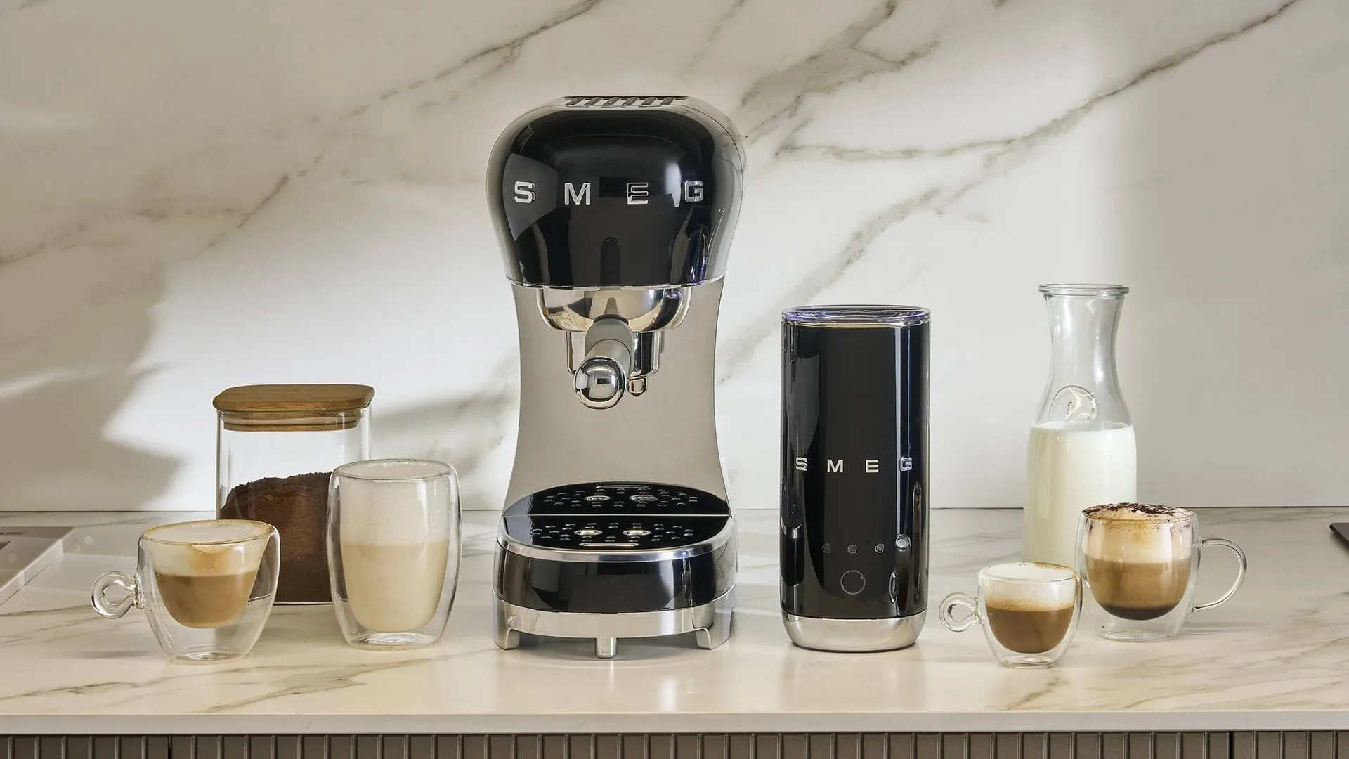 Smeg 50's Style espressomaskine med mælkeskummer, Sort Smeg