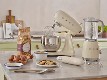 Smeg 50's Style køkkenmaskine 4,8 L - Créme hvid - Smeg