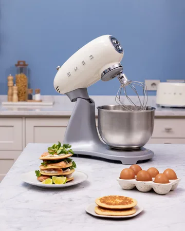 Smeg 50's Style køkkenmaskine 4,8 L - Creme-sølv 800 W - Smeg