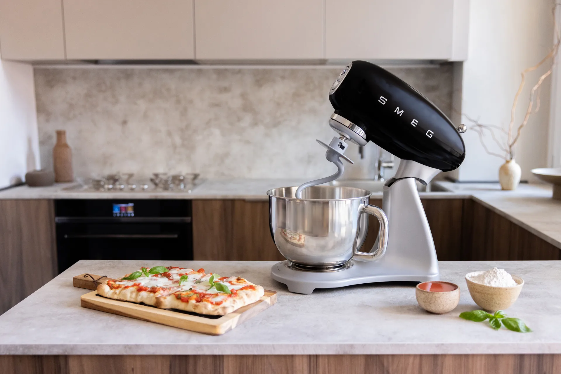 Smeg 50's Style køkkenmaskine 4,8 L, Sort-sølv 800 W Smeg