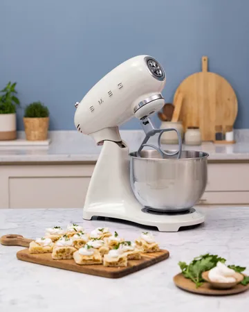 Smeg 50's style køkkenmaskine - Creme, 1000 W, 4,8 l - Smeg