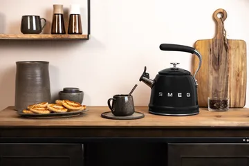 Smeg 50's Style vandkedel med fløjte - Black - Smeg