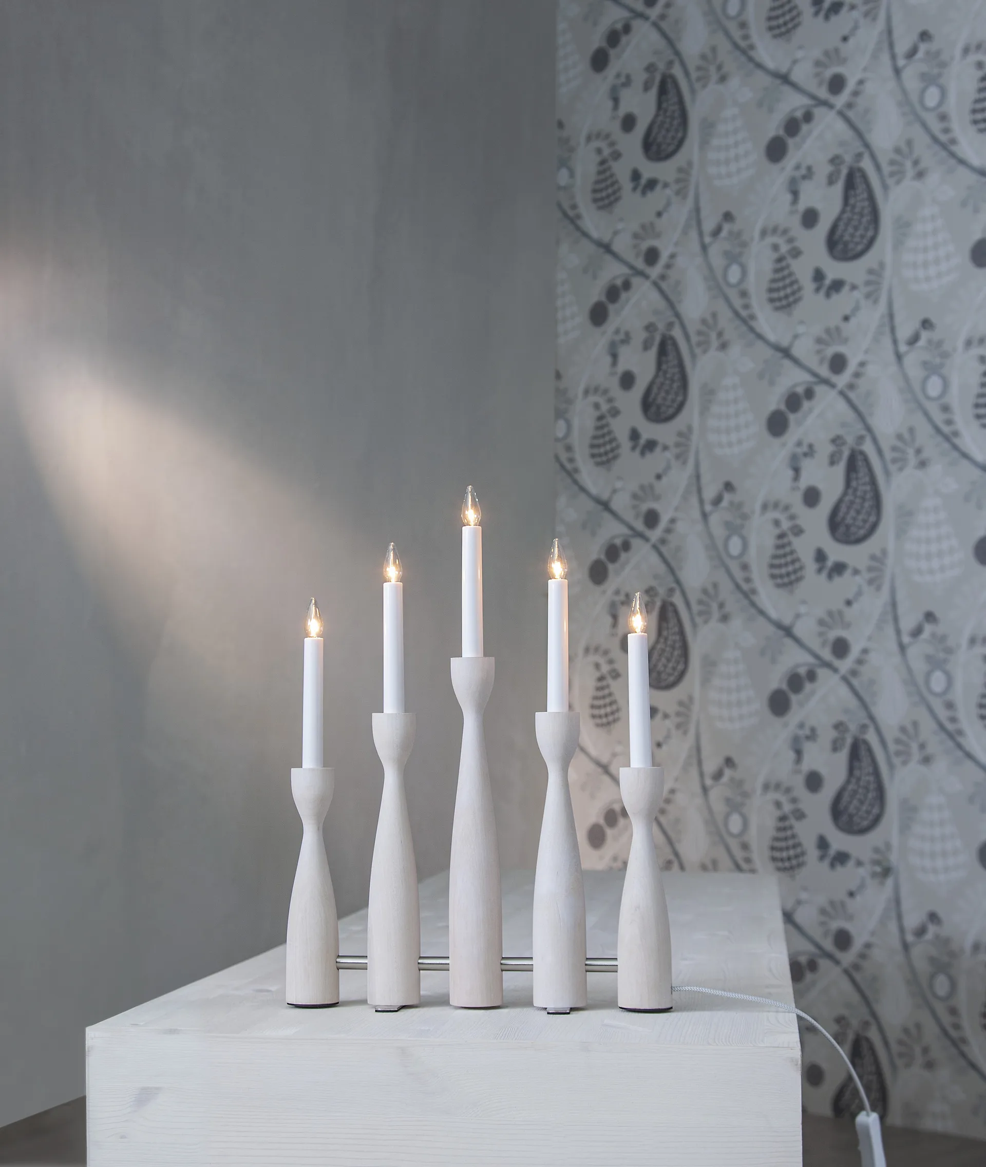 Midja 2.0 adventslysestage, Hvidbejdset Star Trading