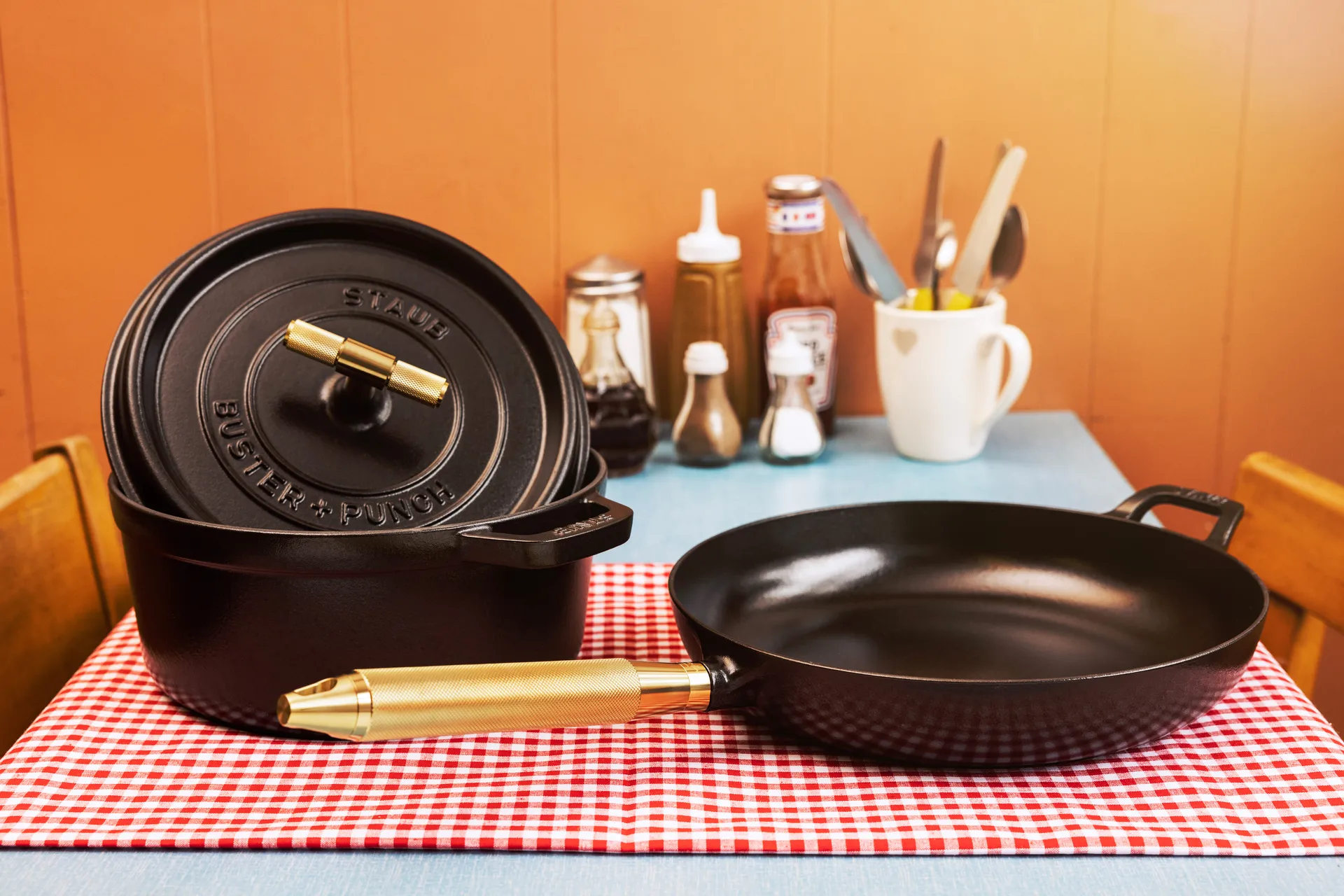 Buster & Punch stegepande støbejern sort Ø28 cm, Messinghåndtag STAUB