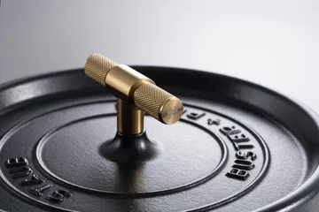 Buster & Punch T-formet håndtag 8 cm - Messing - STAUB