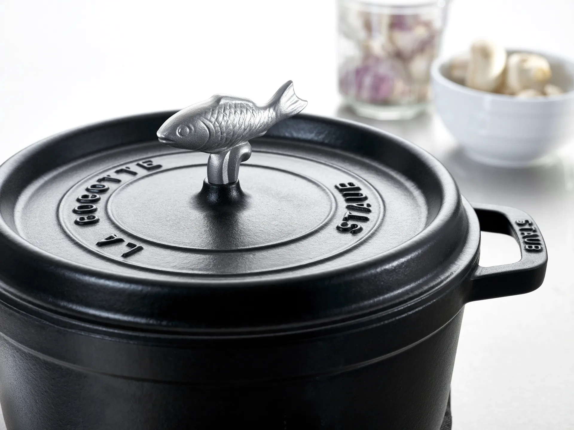 Staub håndtag i metal, Fisk STAUB