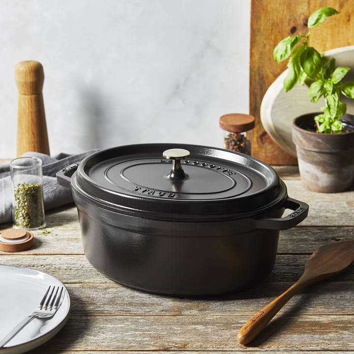 Staub La Cocotte oval gryde støbejern 2,35 L, Sort STAUB