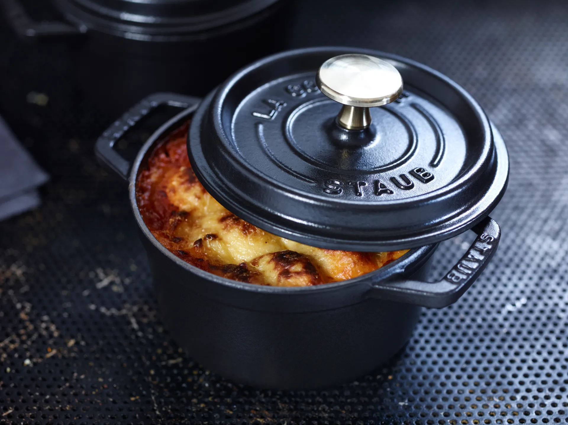 Staub La Cocotte rund gryde støbejern 0,8 L, Sort STAUB