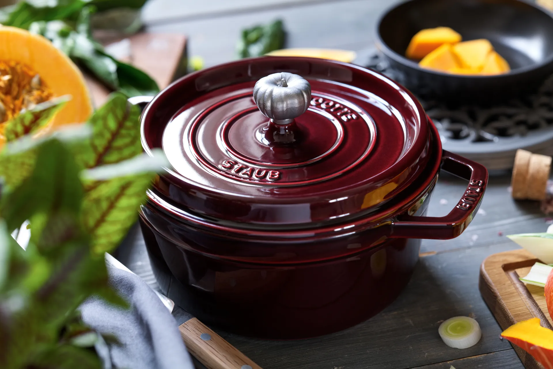 Staub La Cocotte rund gryde støbejern 5,25 L, Grenadine rød STAUB