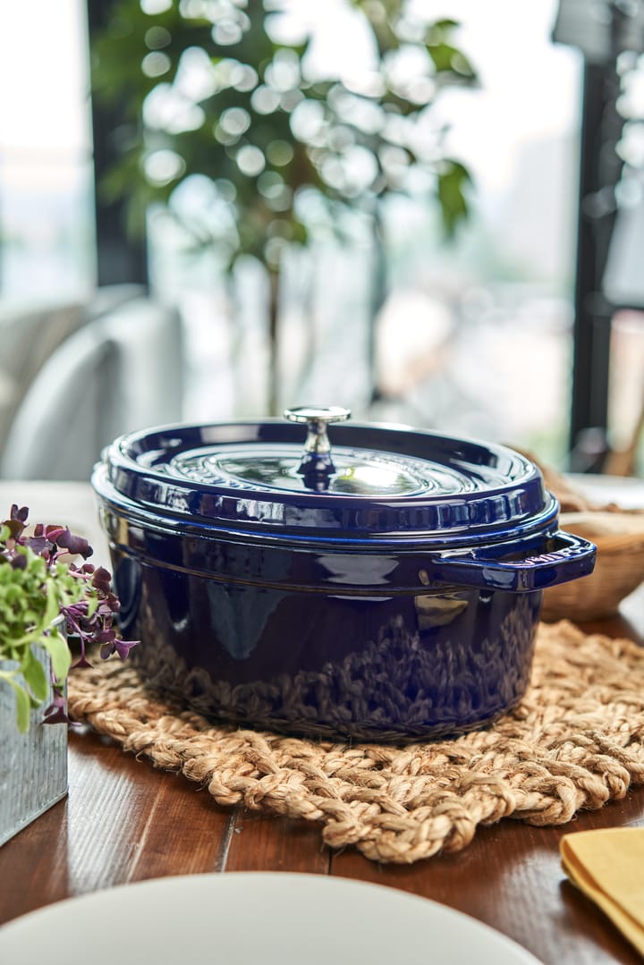 Staub oval gryde i støbejern, 3-lags emalje 4,2 l, Mørkeblå STAUB