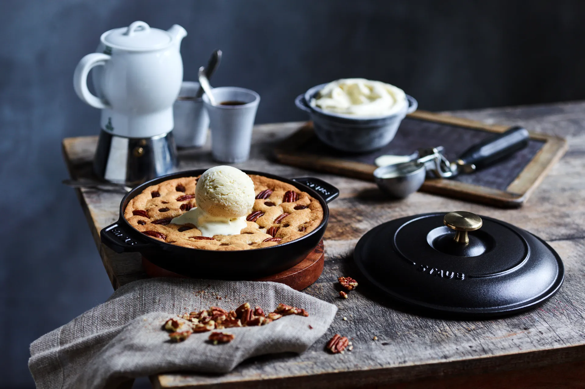 Staub ovnfast form støbejern med låg rund Ø20 cm, Sort STAUB
