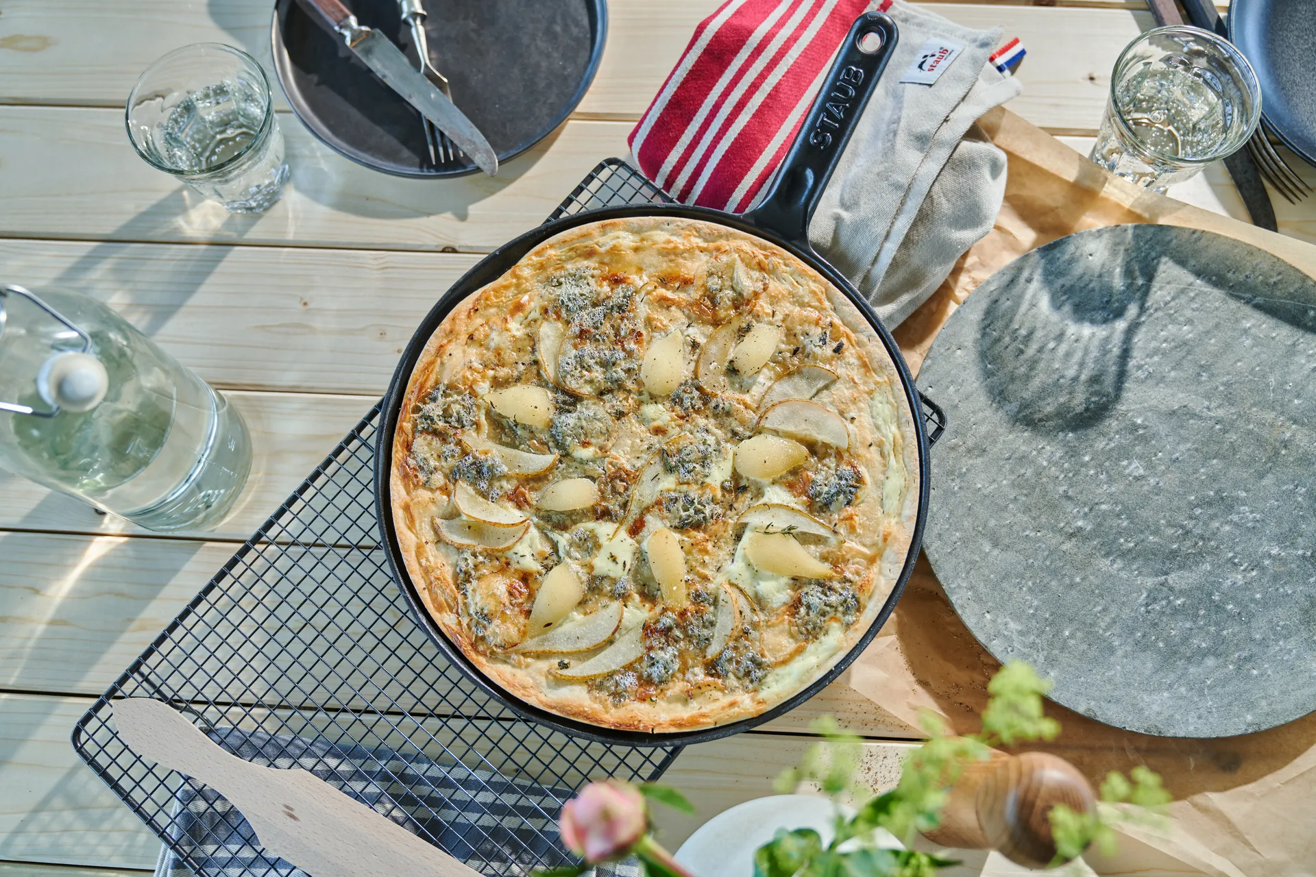 Staub pandekagepande jernhåndtag Ø30 cm, Sort STAUB