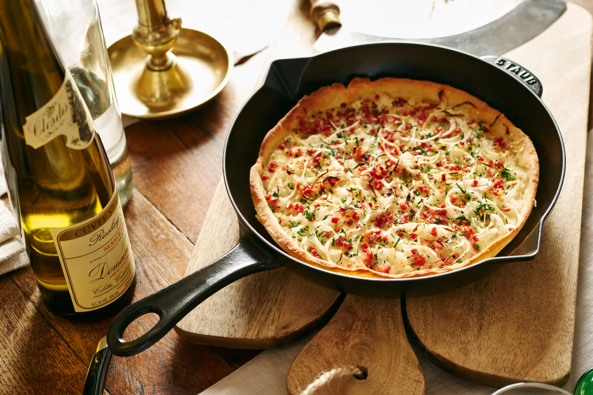 Staub stegepande støbejern med hældetud Ø26 cm, Sort STAUB