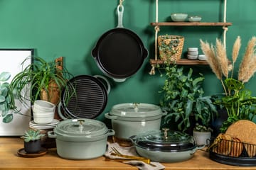 Staub stegepande støbejern med hældetud Ø28 cm - Eukalyptus - STAUB