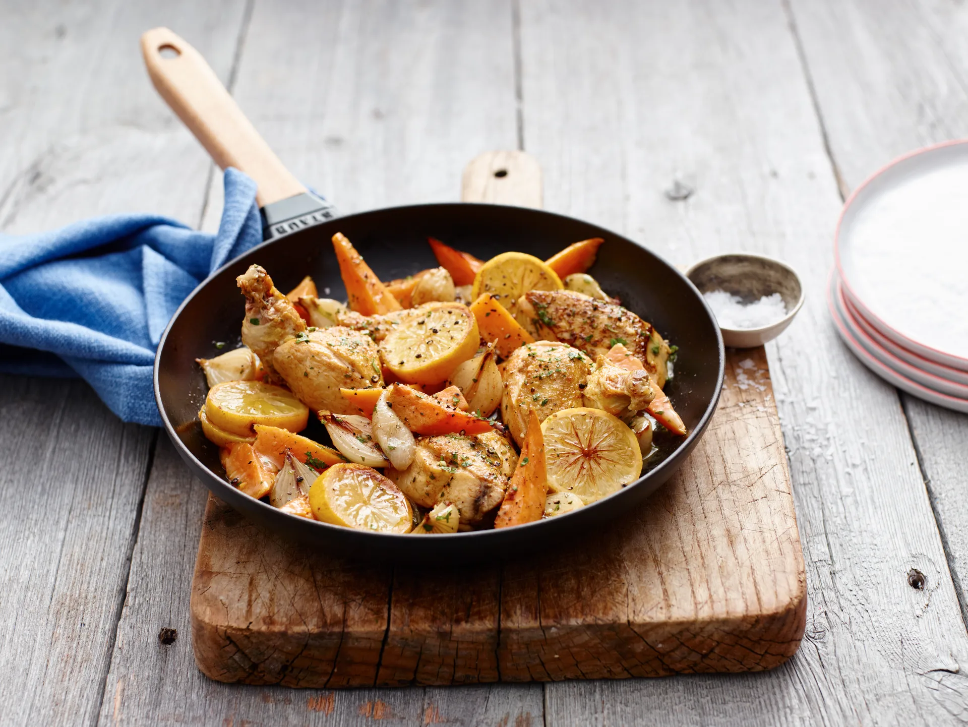 Staub stegepande støbejern sort lyst træhåndtag, Ø28 cm STAUB