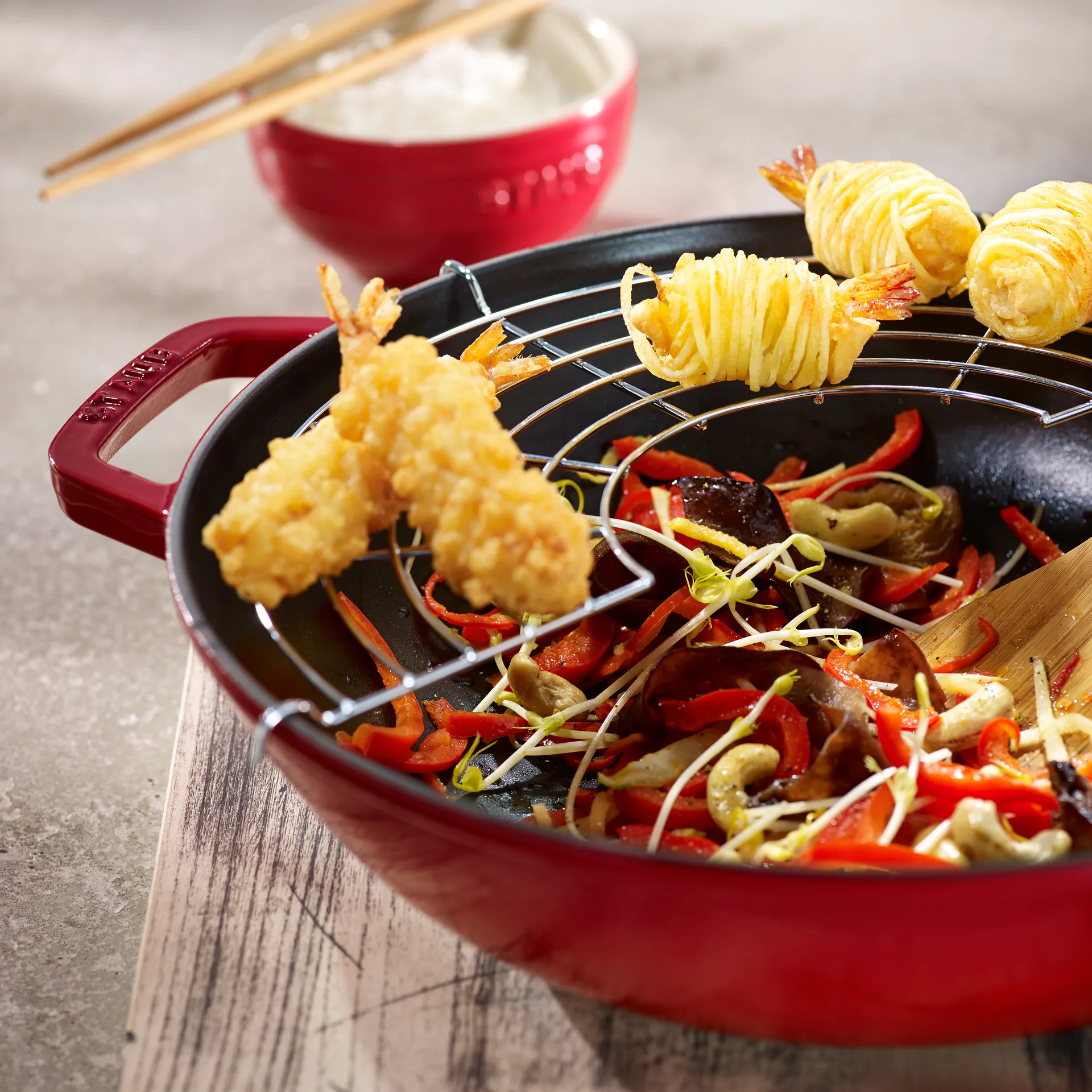 Wok med glaslåg Ø37 cm 5,7 L, Rød STAUB