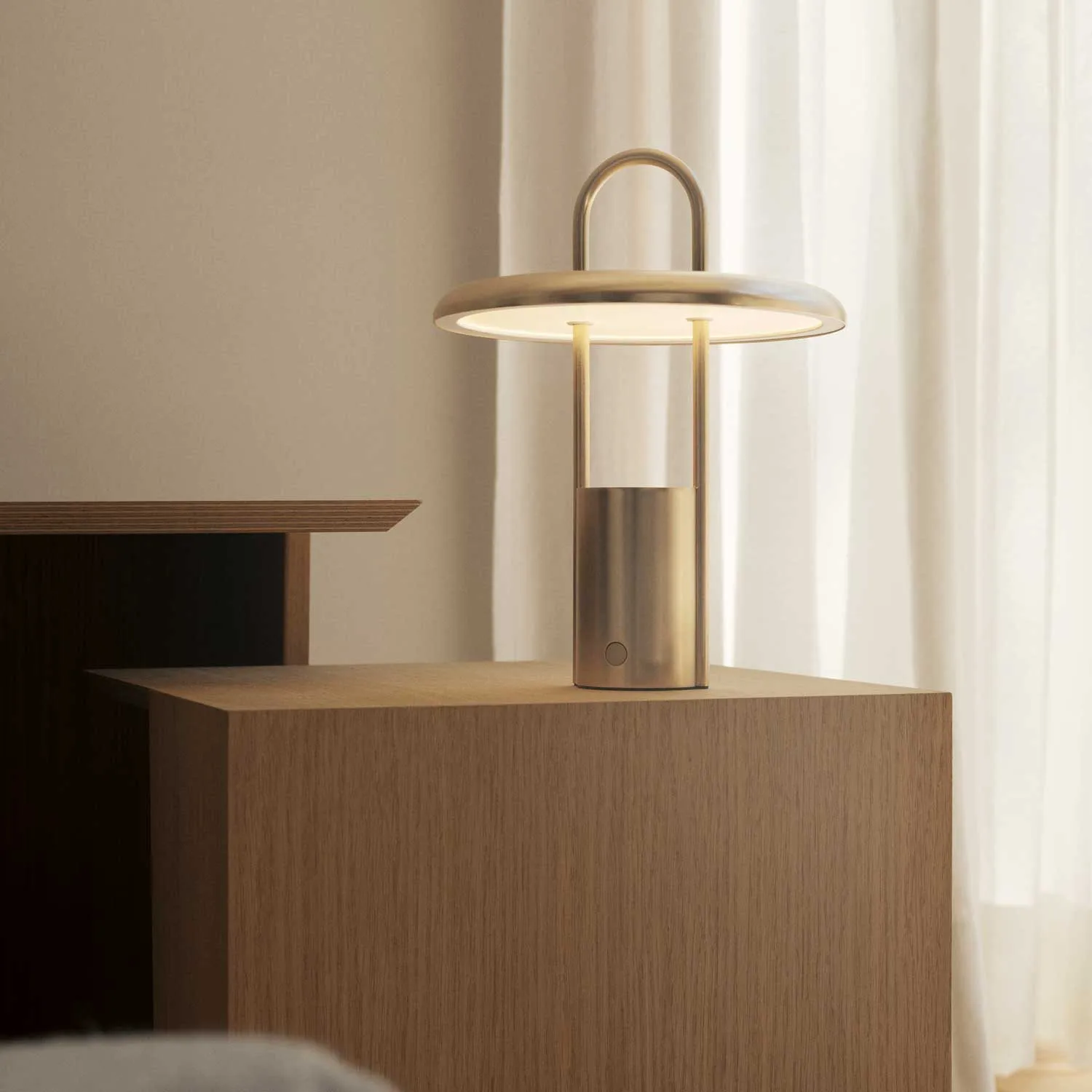 Pier LED-lampe bærbar 25 cm, Brass Stelton