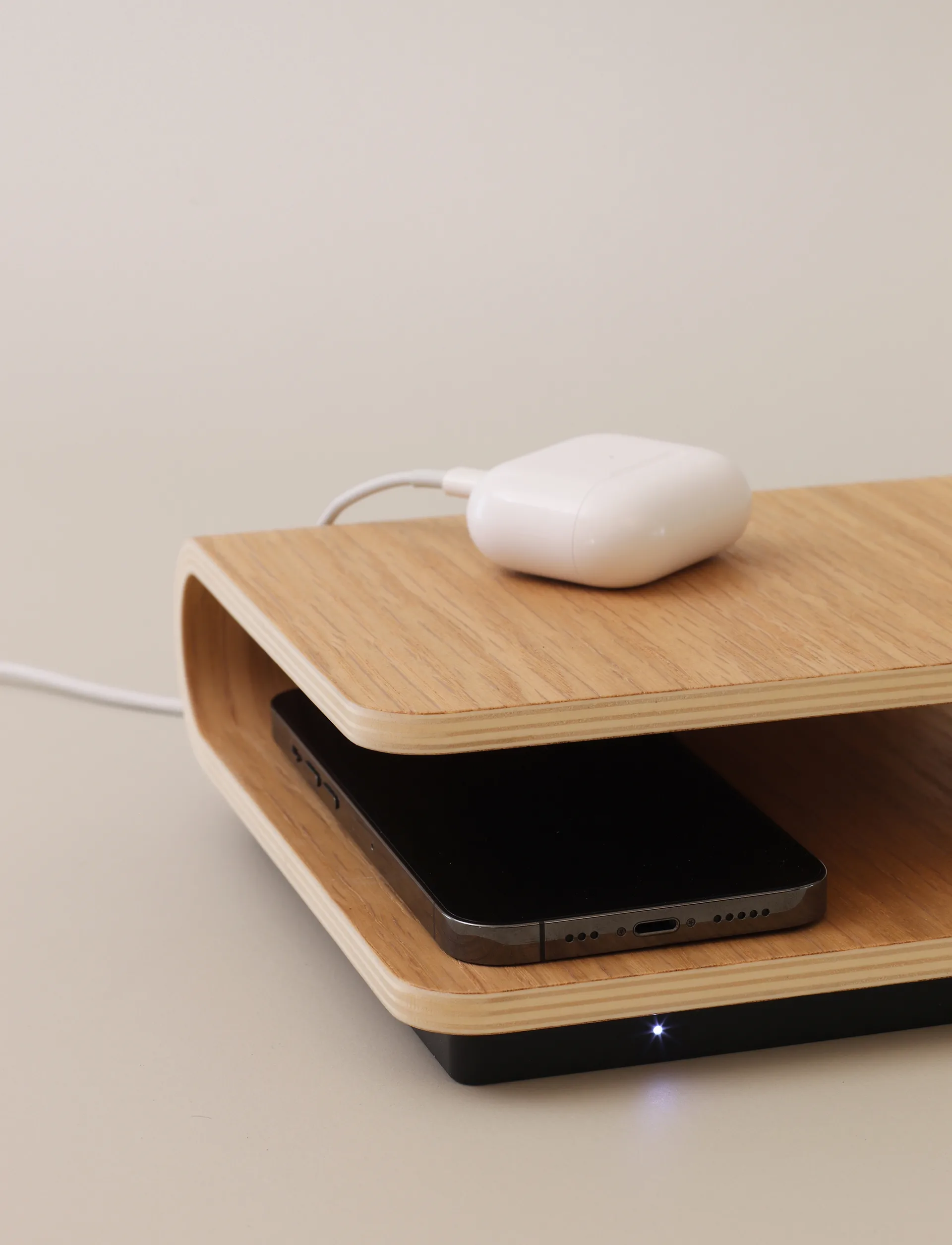 Ro trådløs oplader, Oak Stelton