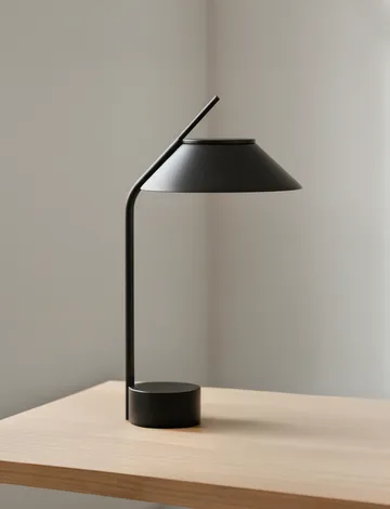 Vinkel LED bordlampe, portabel - Black - Stelton