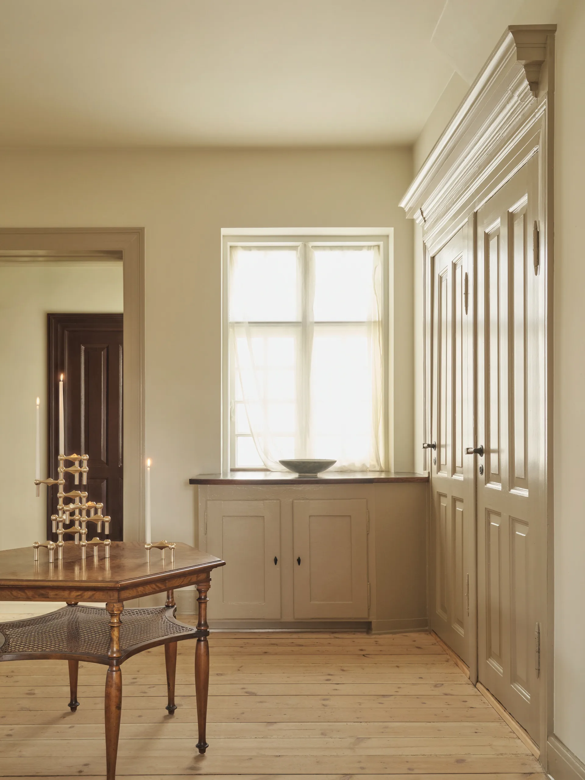 Nagel lysestage, Børstet messing STOFF