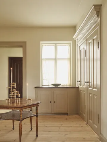 Nagel lysestage - Børstet messing - STOFF