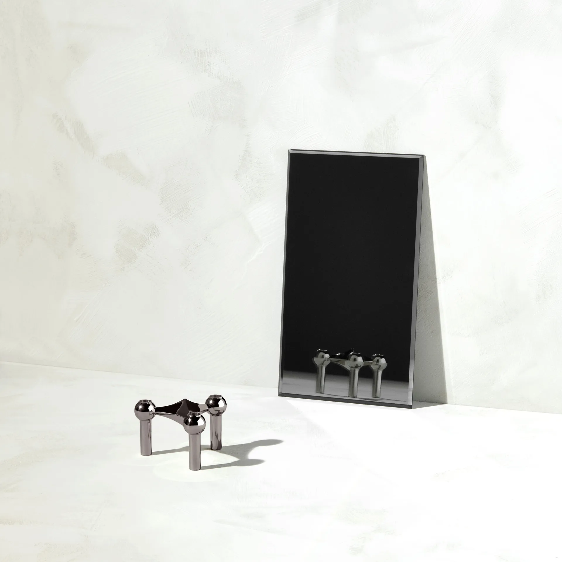 Nagel lysestage, Sort krom STOFF