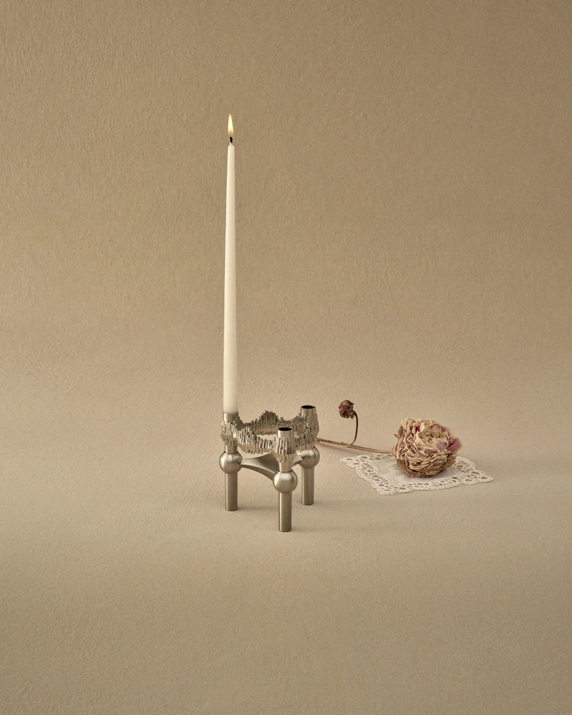 STOFF Nagel Quist lysestage, Børstet krom STOFF Nagel