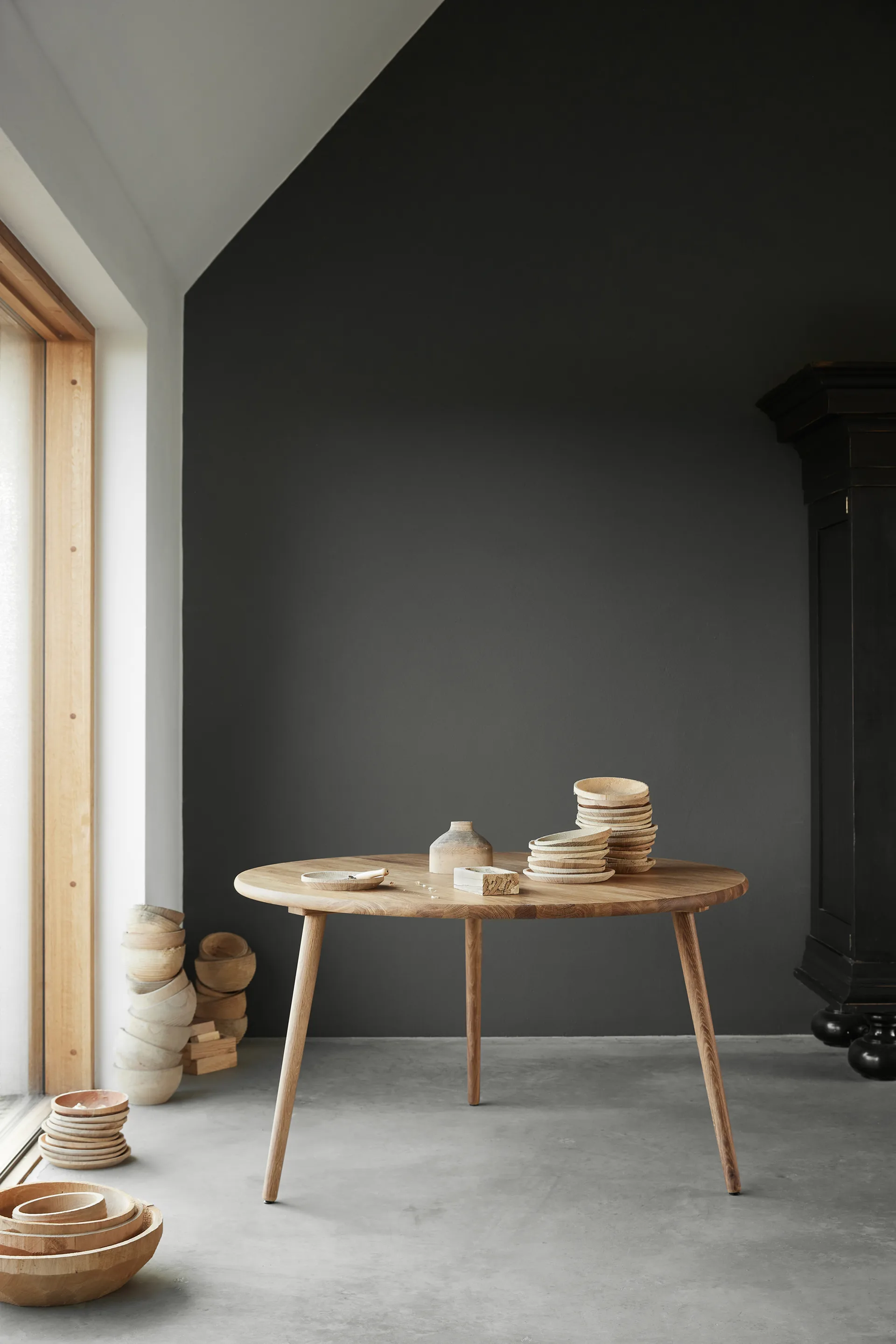 Miss Tailor bord rundt Ø130 cm, eg naturolie, fast plade Stolab