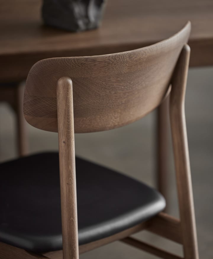 Prima Vista stol eg, Smoked oak/Black leather Stolab
