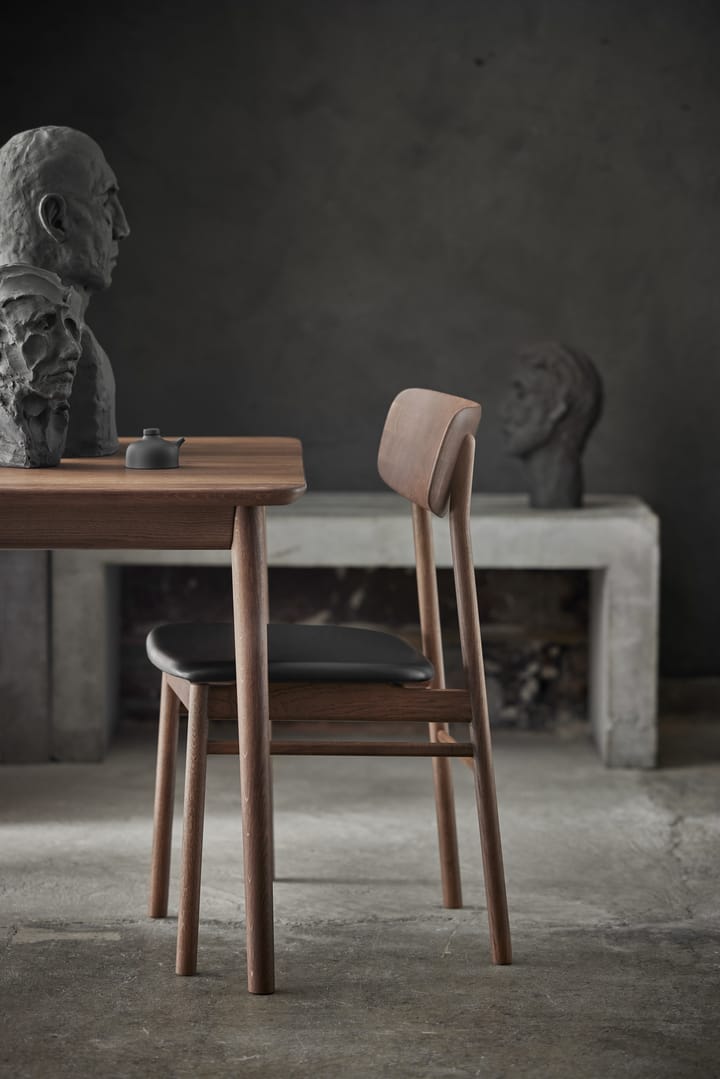 Prima Vista stol eg, Smoked oak/Black leather Stolab