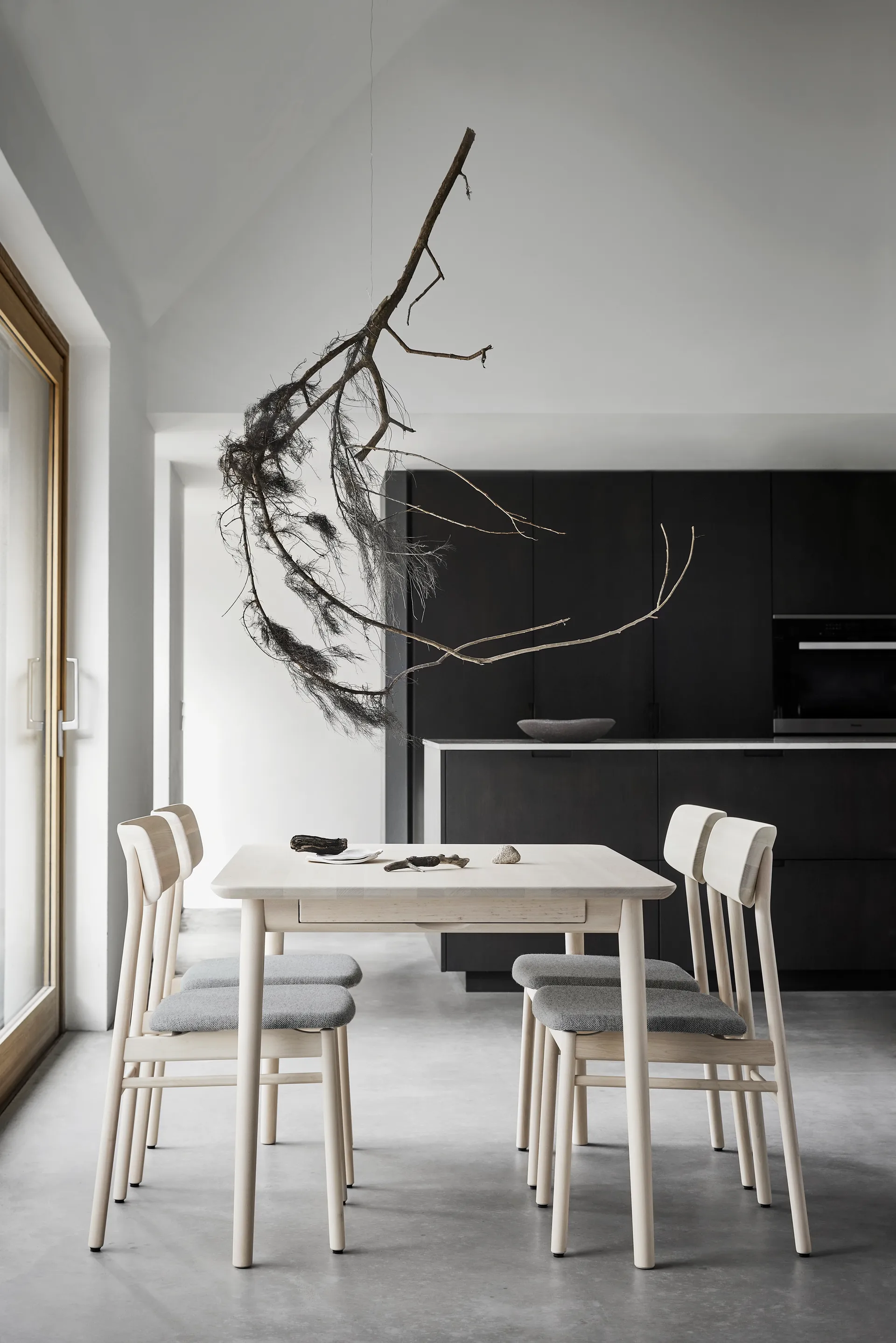 Prima Vista stol hvidolieret birk, Læder elmotique 43807 cognac Stolab