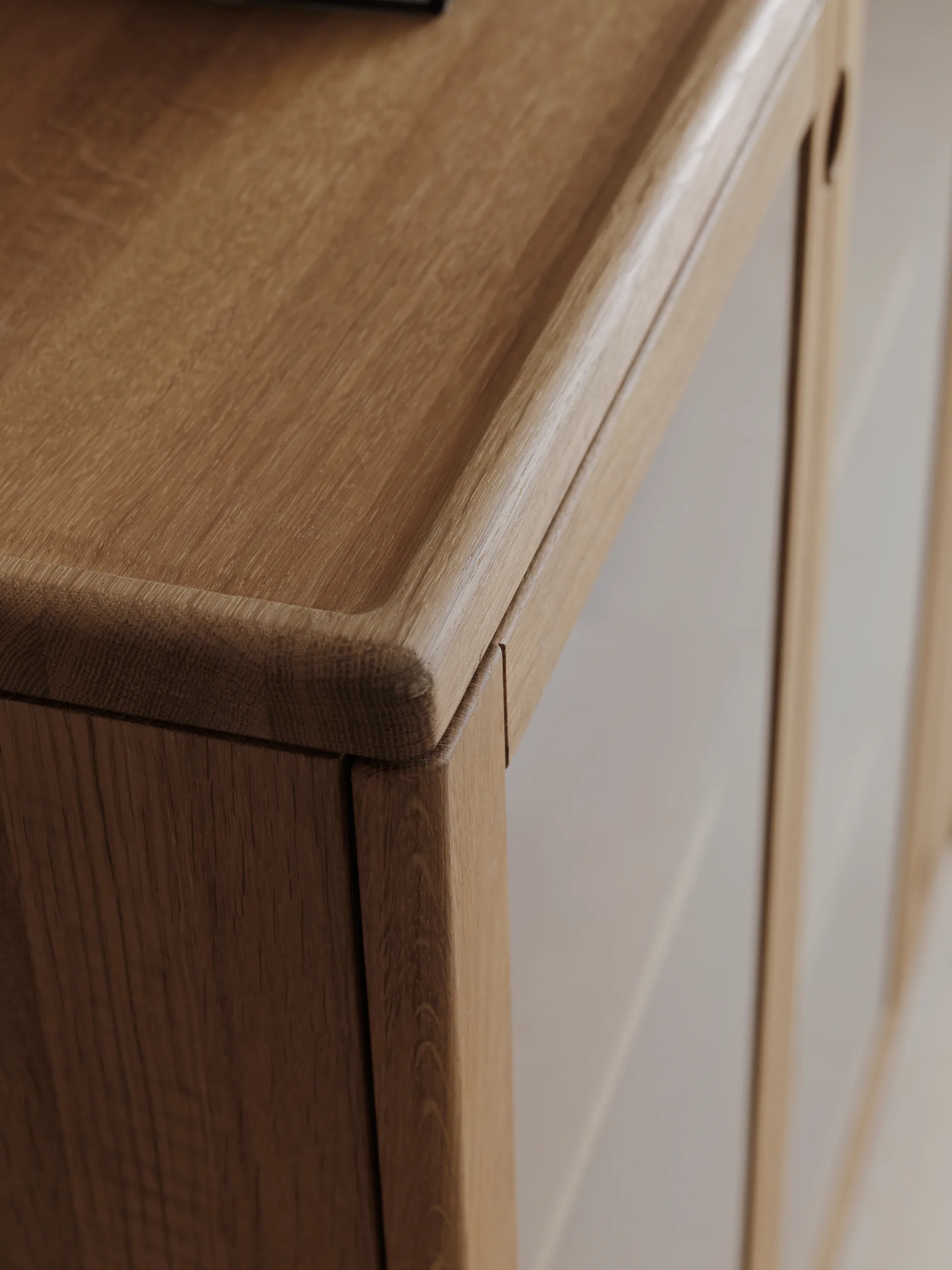 Prio vitrineskab, Eg naturlig olie med belysning Stolab