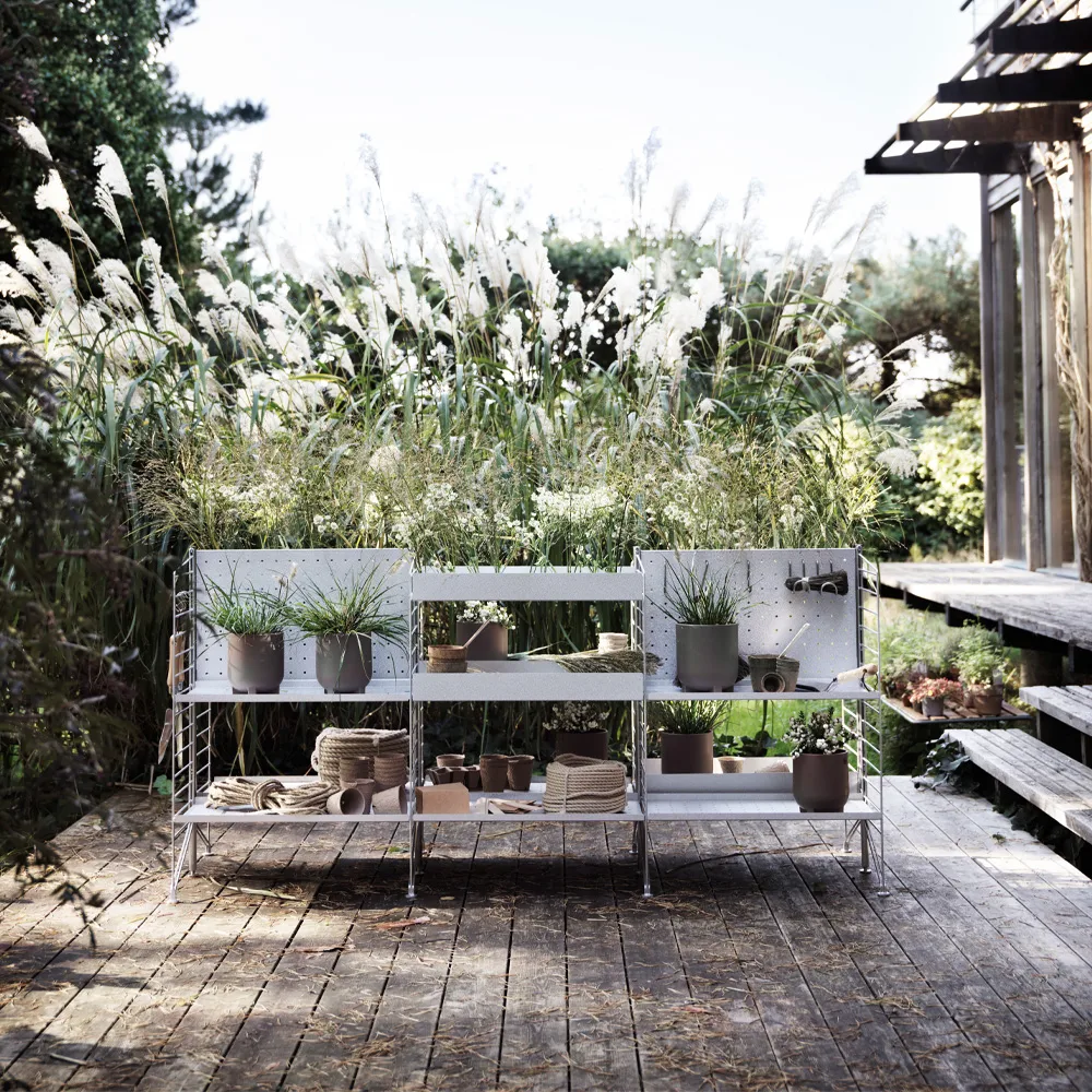 String Outdoor Fritstående panel, galvaniseret String