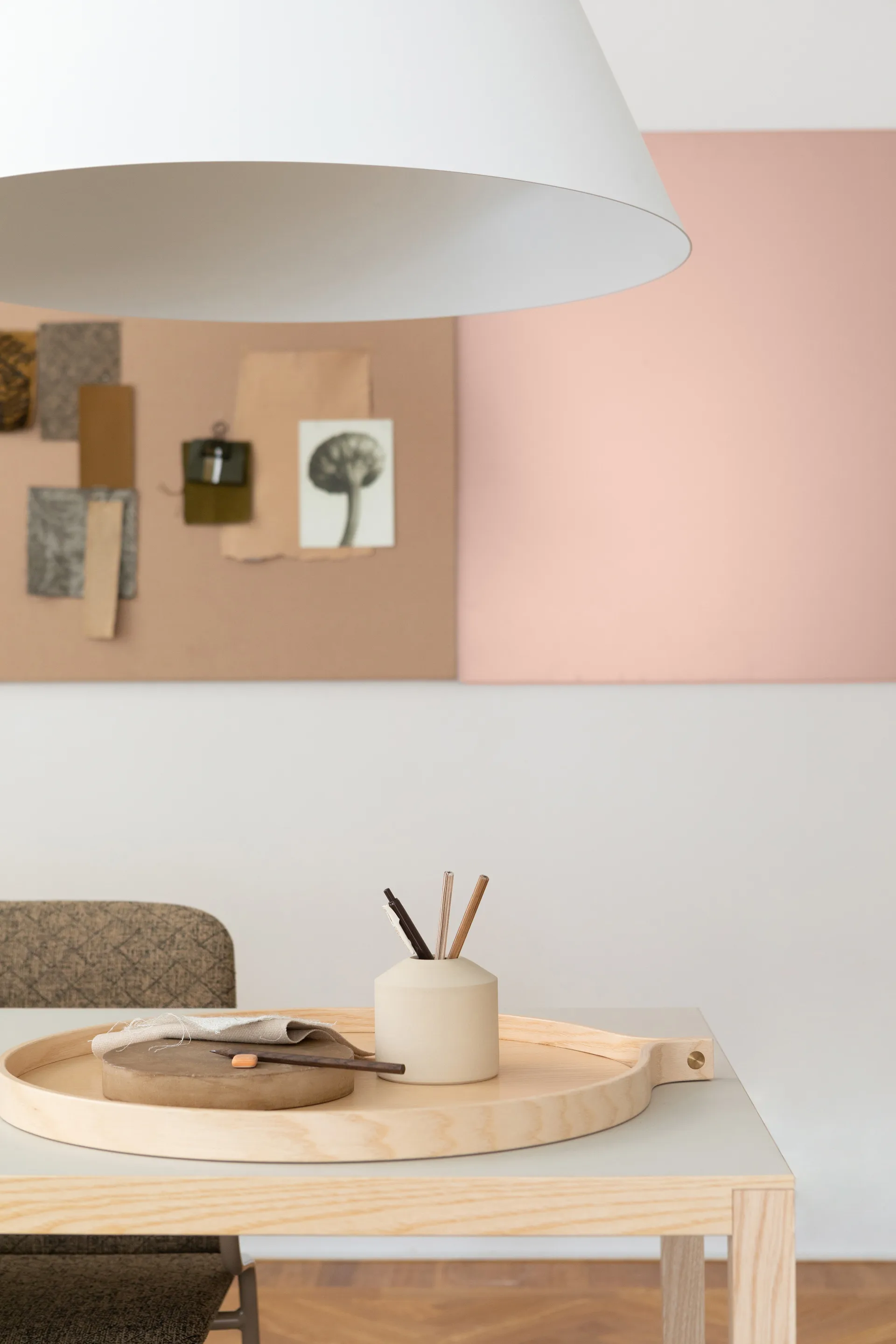 Comma bakke Ø52 cm, Ask lakeret Swedese