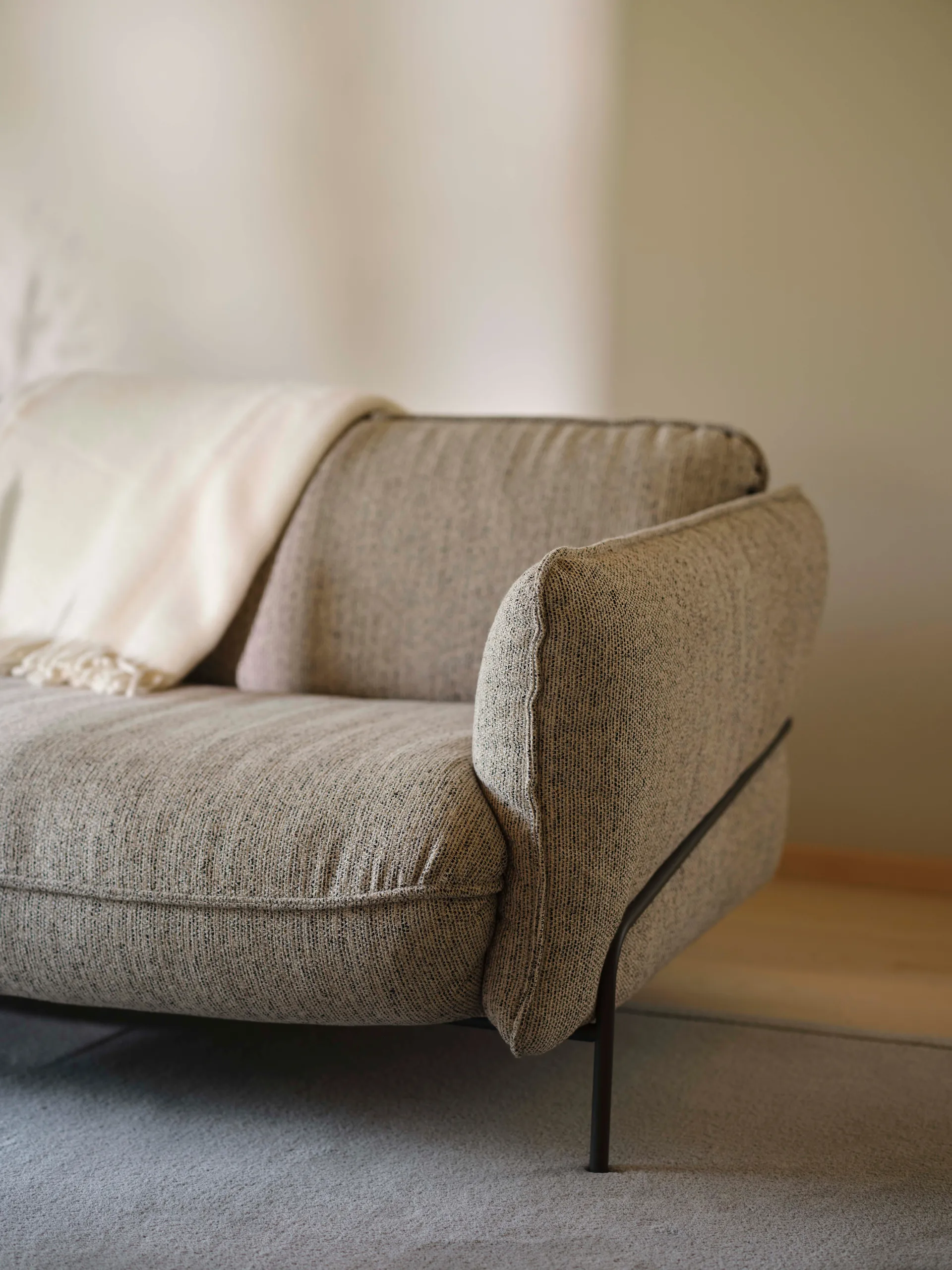 Continental sofa, Wave Sand-nutmeg Swedese