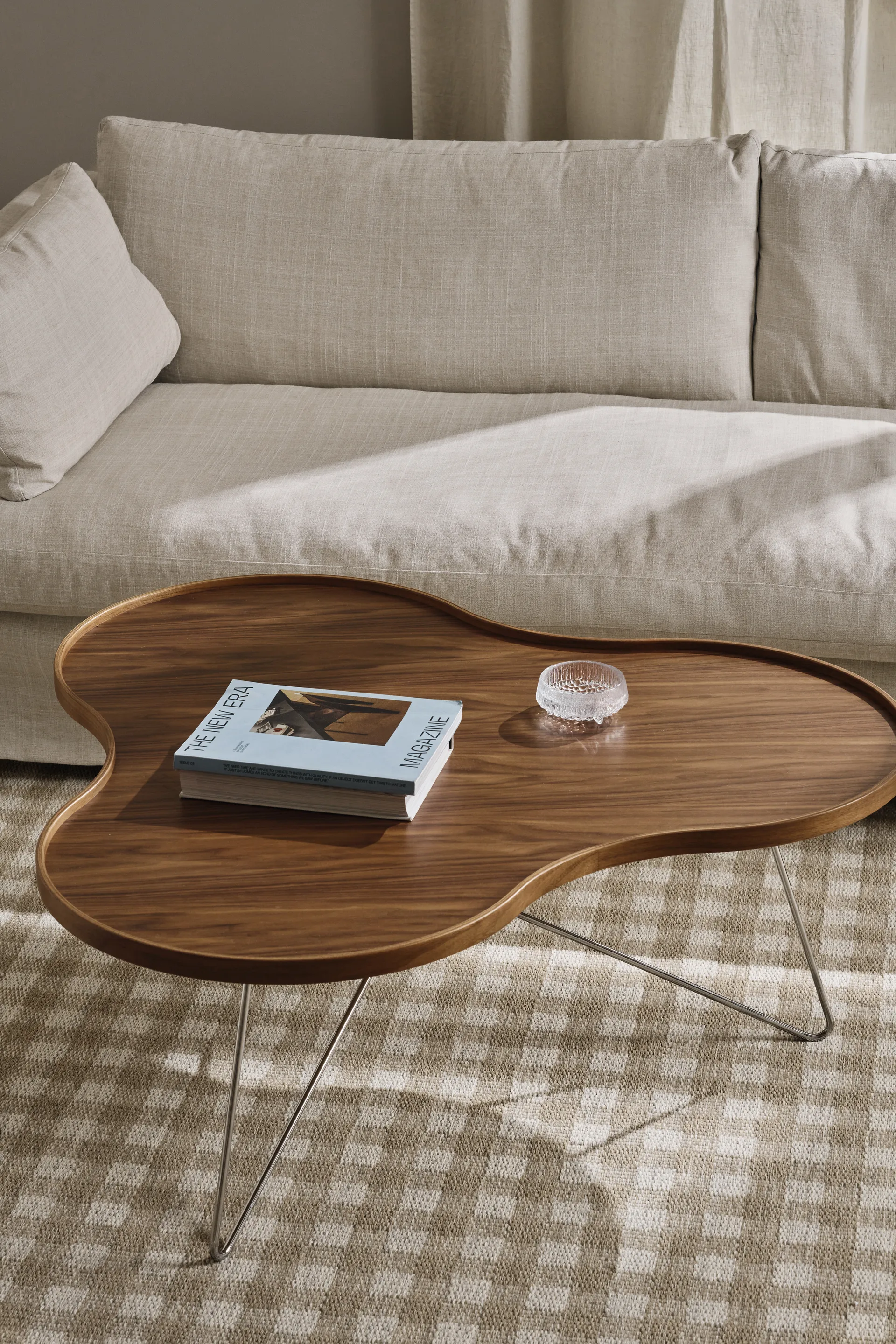 Flower mono bord Special Edition 107x114 cm, H45 cm-lakeret valnød-kromet stål Swedese