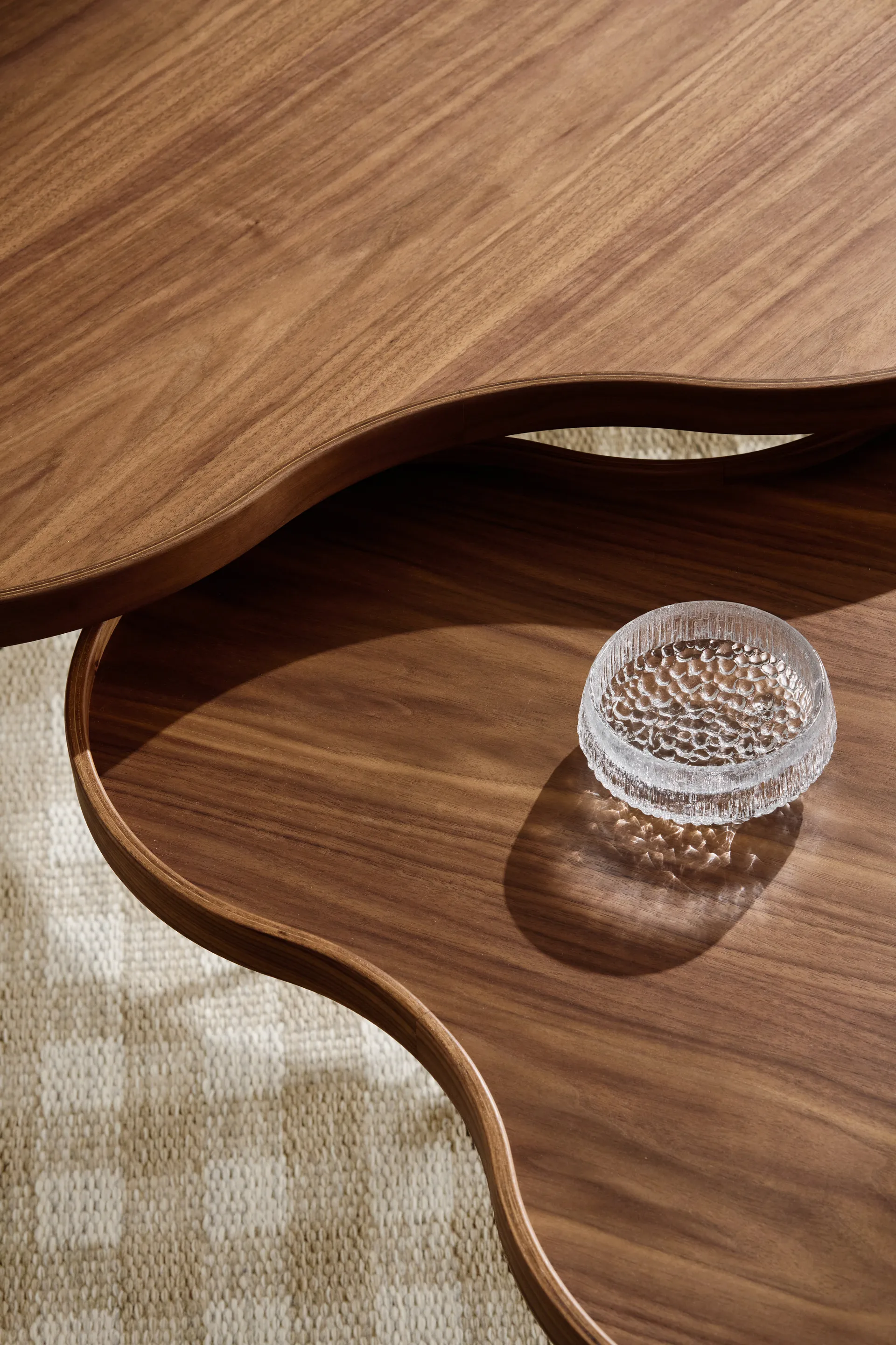 Flower mono bord Special Edition 84x90 cm, H39 cm-lakeret valnød-sortrlakeret stål Swedese