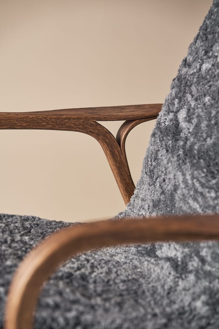 Laminett lænestol eg/fåreskind Special Edition, Rubio Monocoat Chocolate-Charcoal Swedese